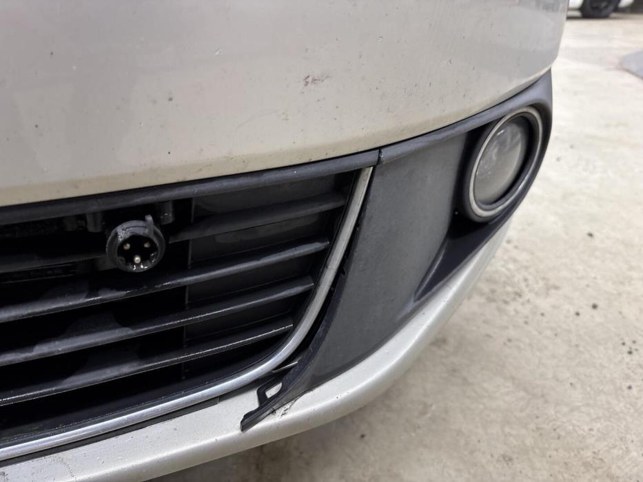 VOLKSWAGEN Touran 2011