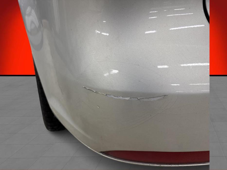 VOLKSWAGEN Touran 2011