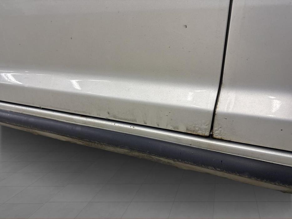 VOLKSWAGEN Touran 2011