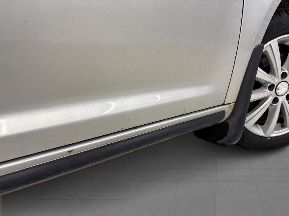 VOLKSWAGEN Touran 2011