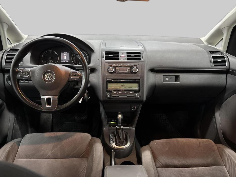VOLKSWAGEN Touran 2011