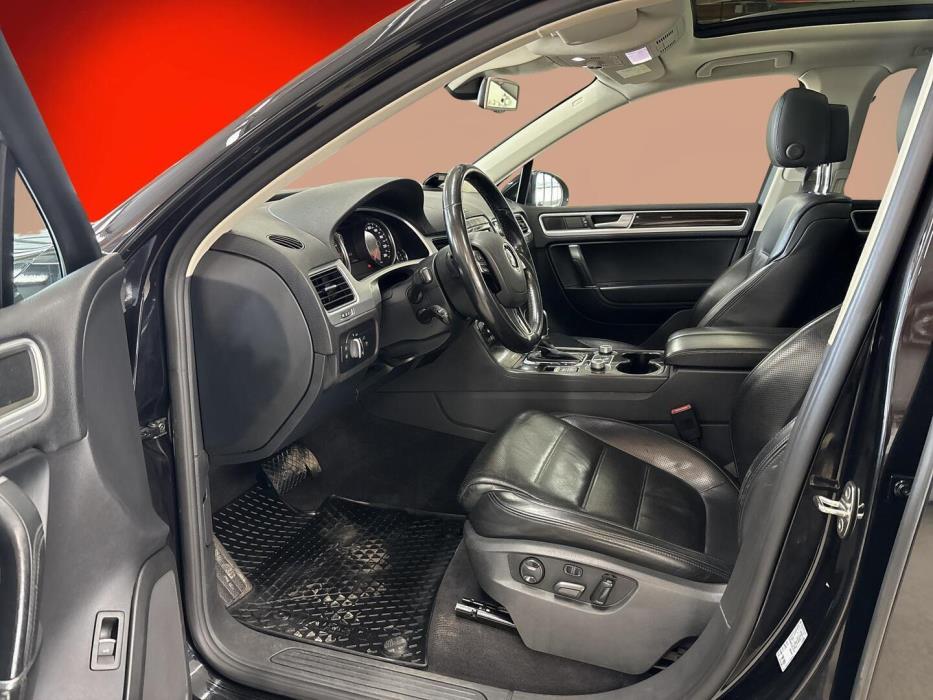 VOLKSWAGEN Touareg 2014