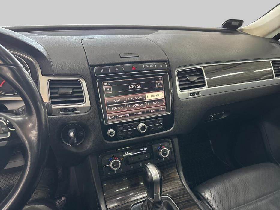 VOLKSWAGEN Touareg 2014