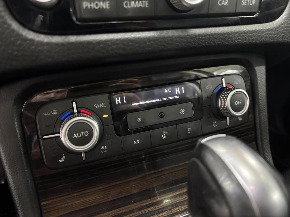 VOLKSWAGEN Touareg 2014