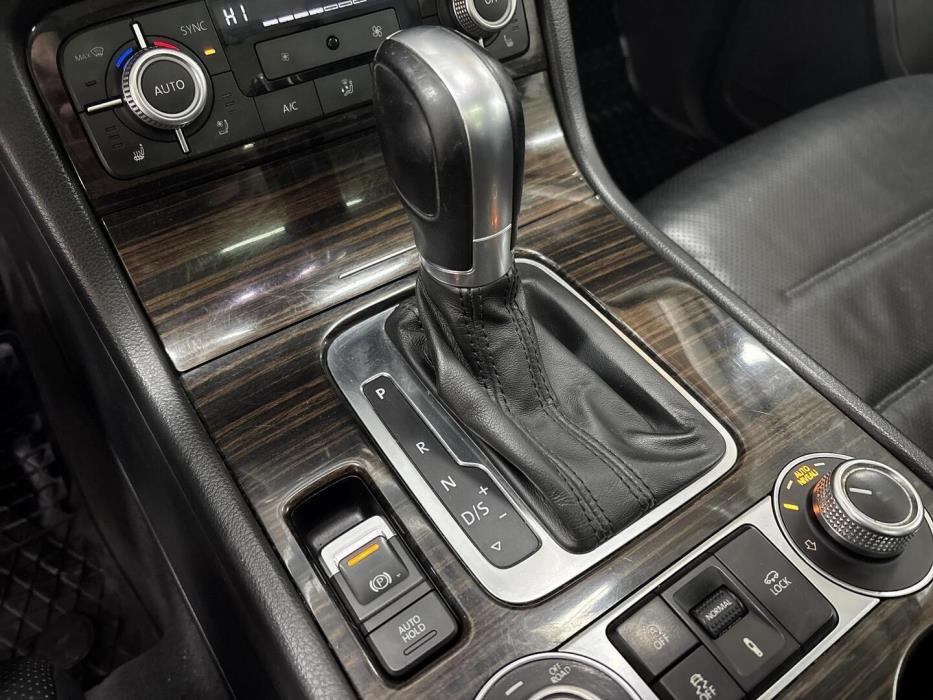 VOLKSWAGEN Touareg 2014