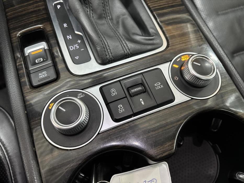 VOLKSWAGEN Touareg 2014