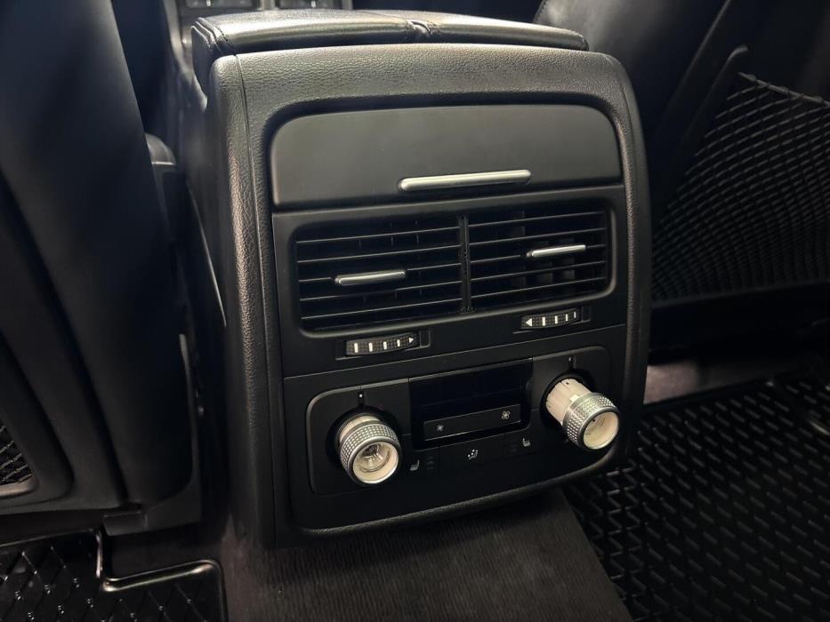 VOLKSWAGEN Touareg 2014