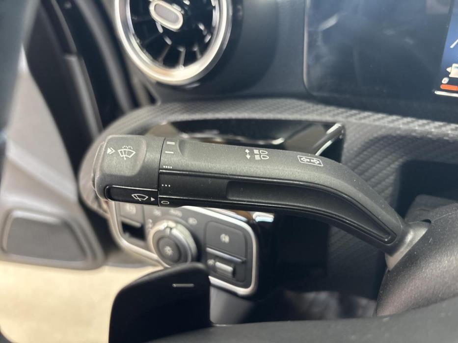 MERCEDES-BENZ A 2020