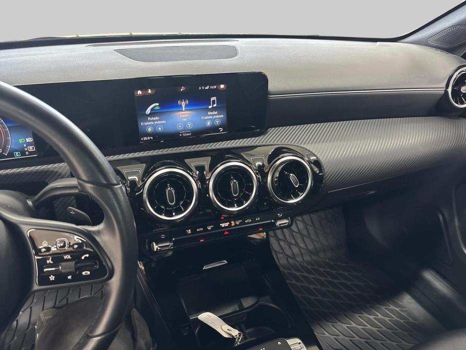 MERCEDES-BENZ A 2020