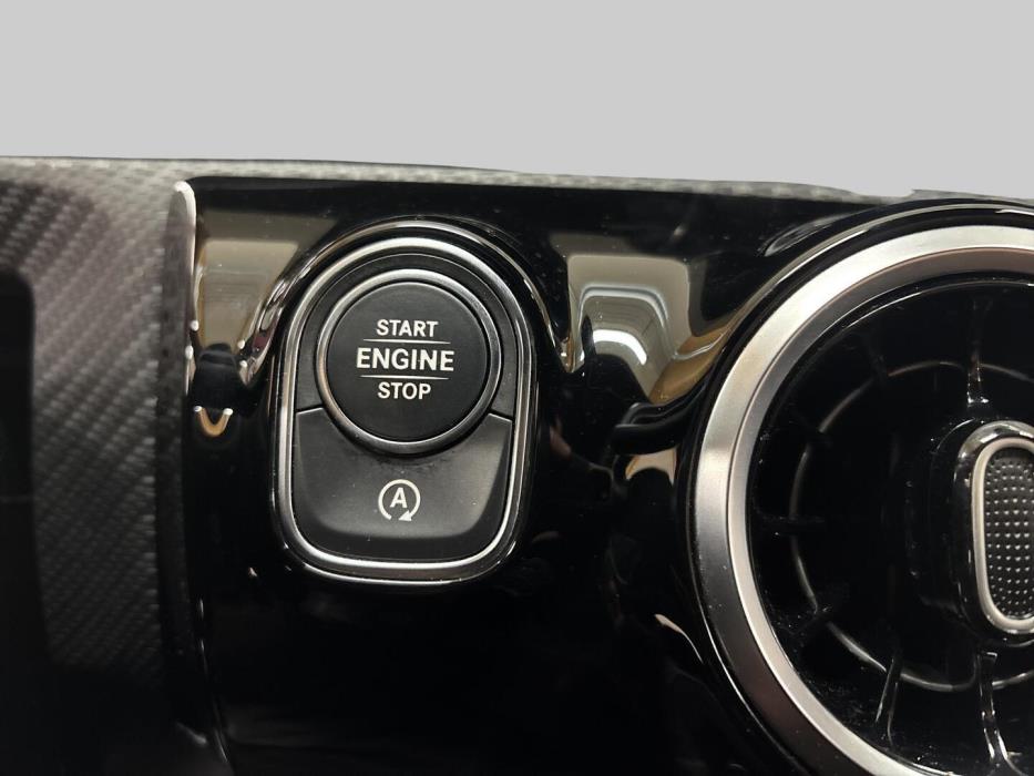 MERCEDES-BENZ A 2020
