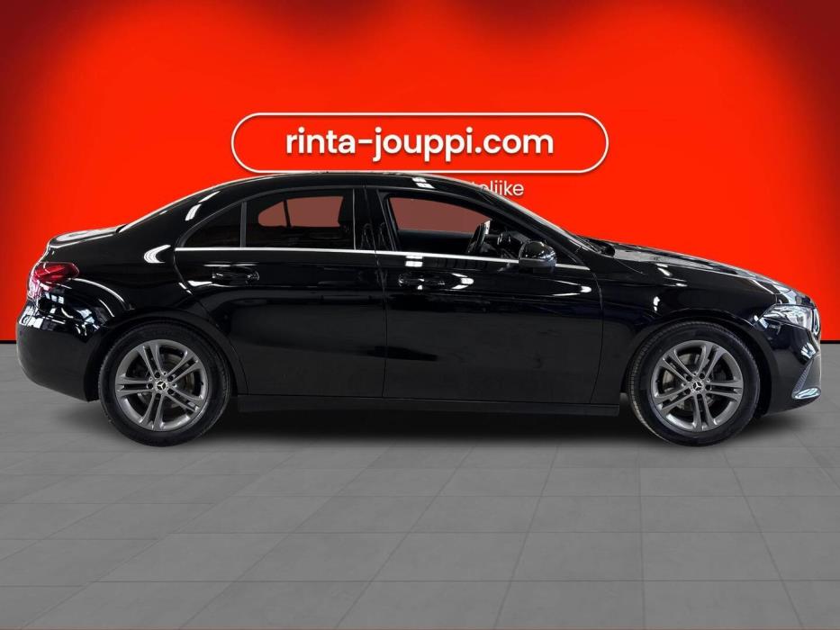 MERCEDES-BENZ A 2020