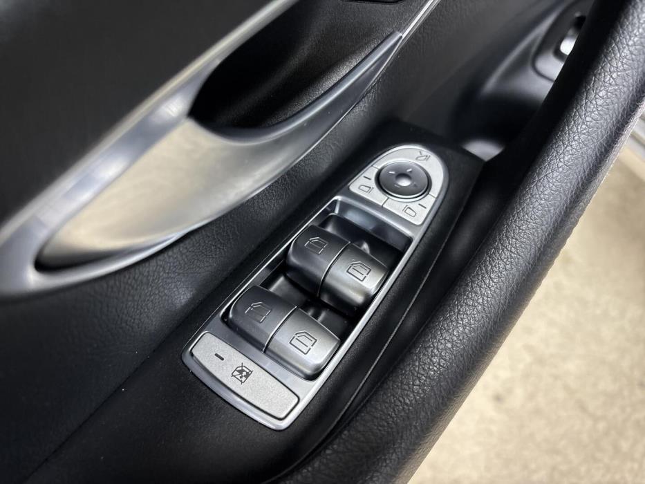 MERCEDES-BENZ E 2021