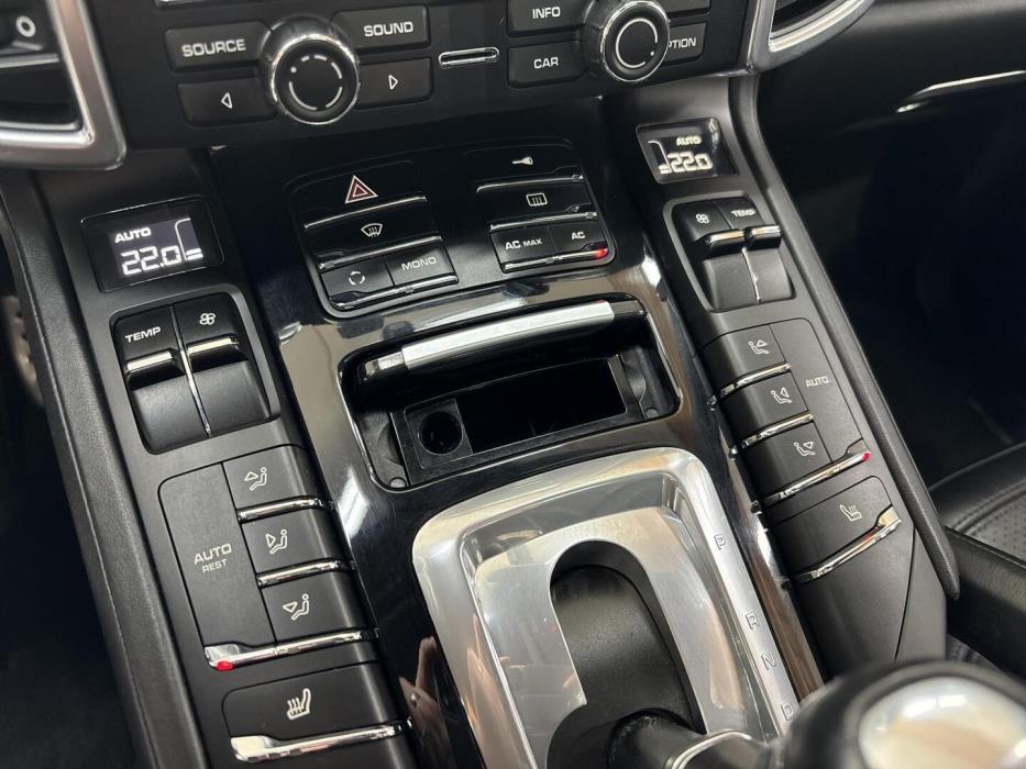 PORSCHE CAYENNE 2011