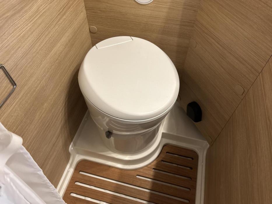 ROADCAR VAN R 601 2022