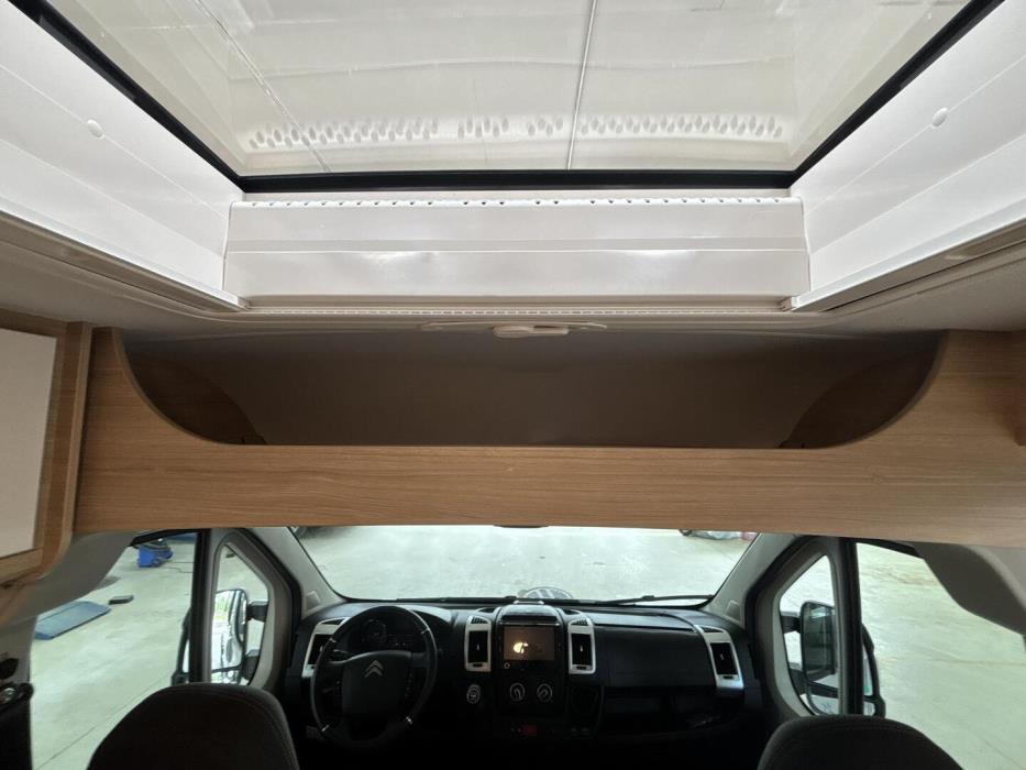 ROADCAR VAN R 601 2022