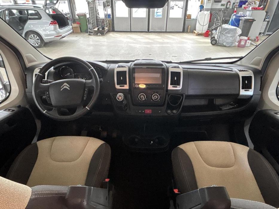 ROADCAR VAN R 601 2022