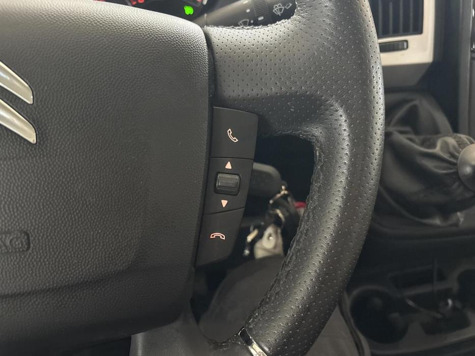 ROADCAR VAN R 601 2022