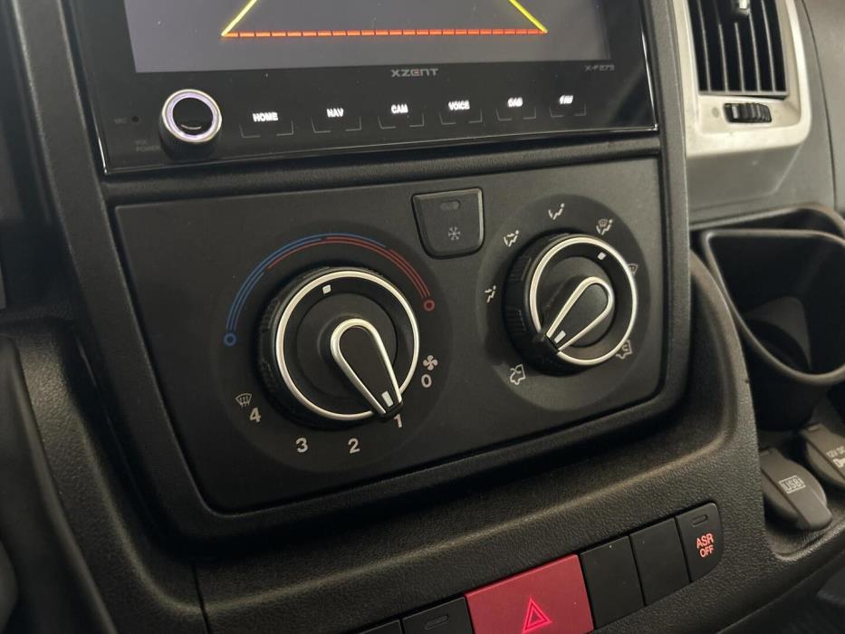 ROADCAR VAN R 601 2022