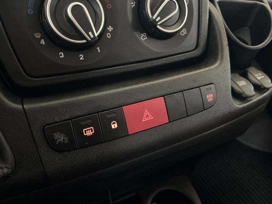 ROADCAR VAN R 601 2022