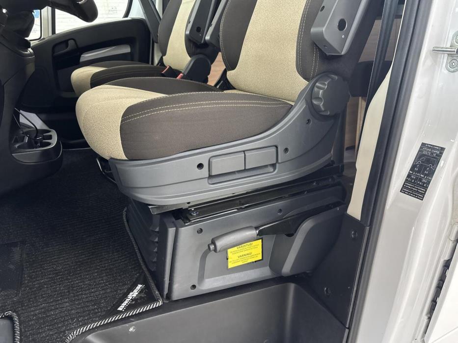 ROADCAR VAN R 601 2022