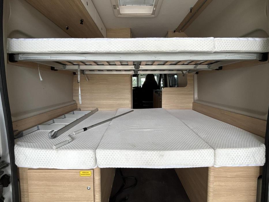 ROADCAR VAN R 601 2022