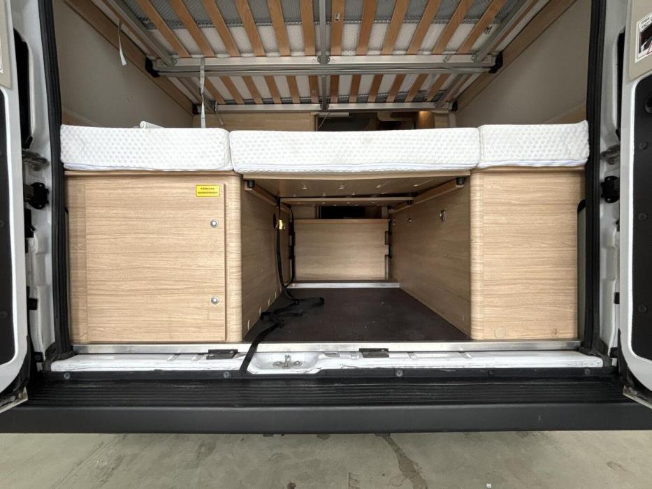 ROADCAR VAN R 601 2022