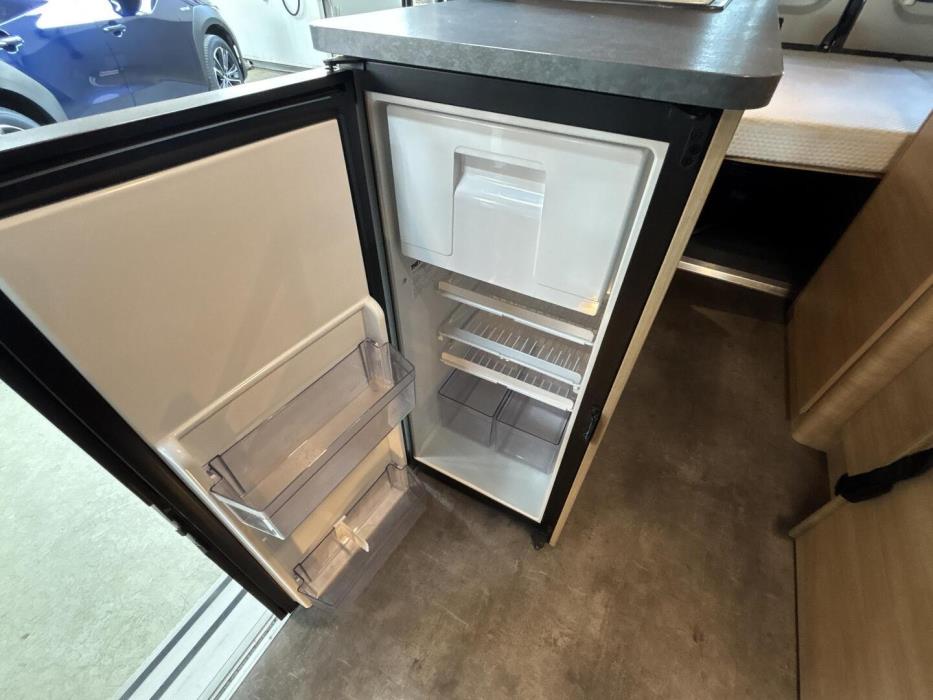 ROADCAR VAN R 601 2022