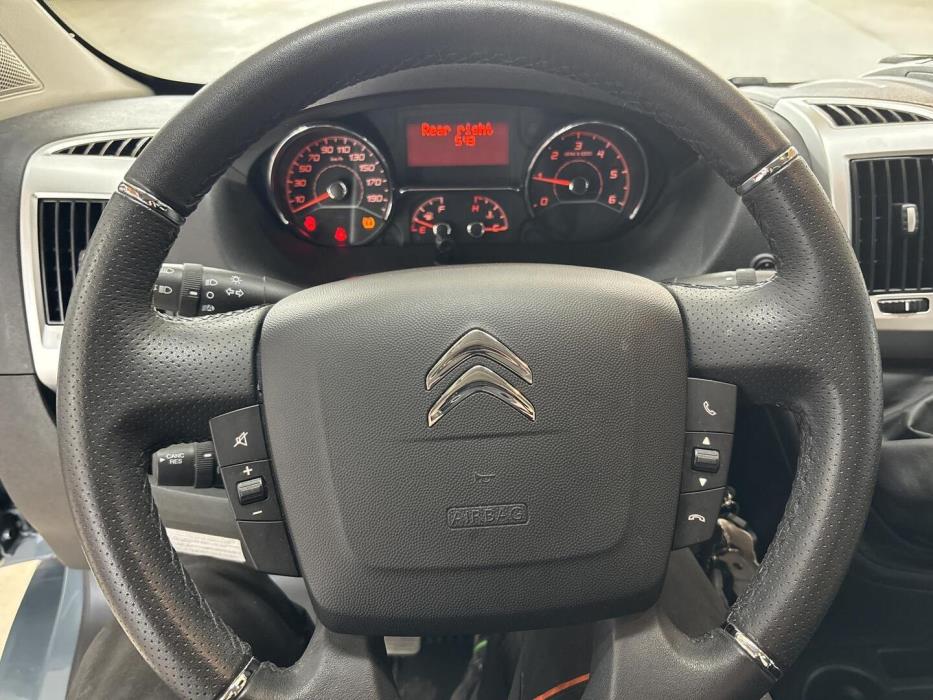 ROADCAR VAN R 601 2022