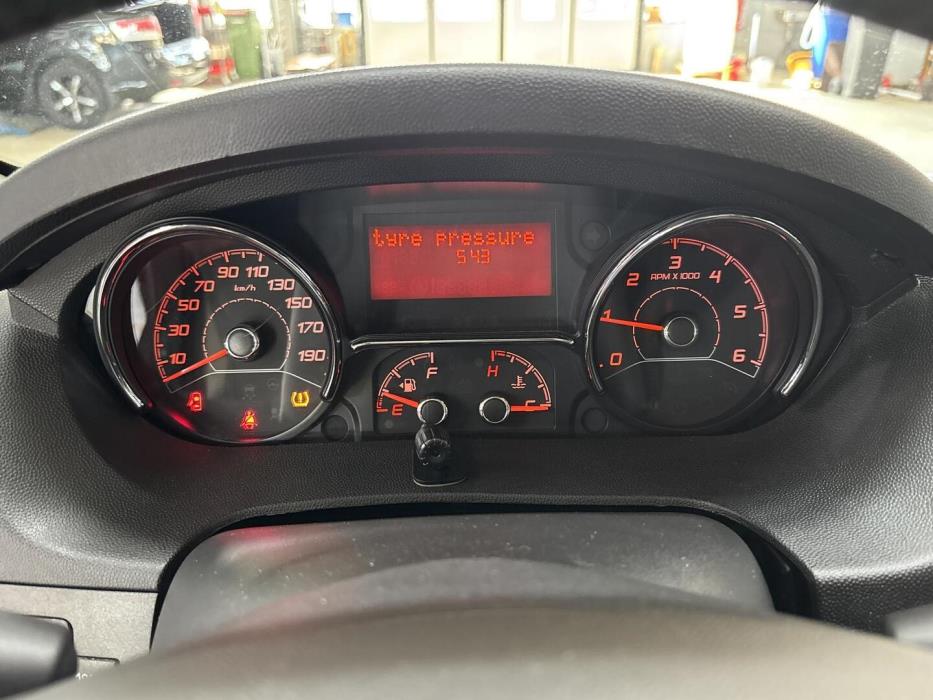 ROADCAR VAN R 601 2022