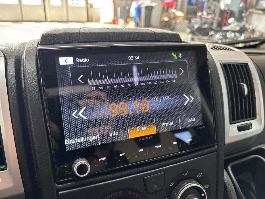 ROADCAR VAN R 601 2022