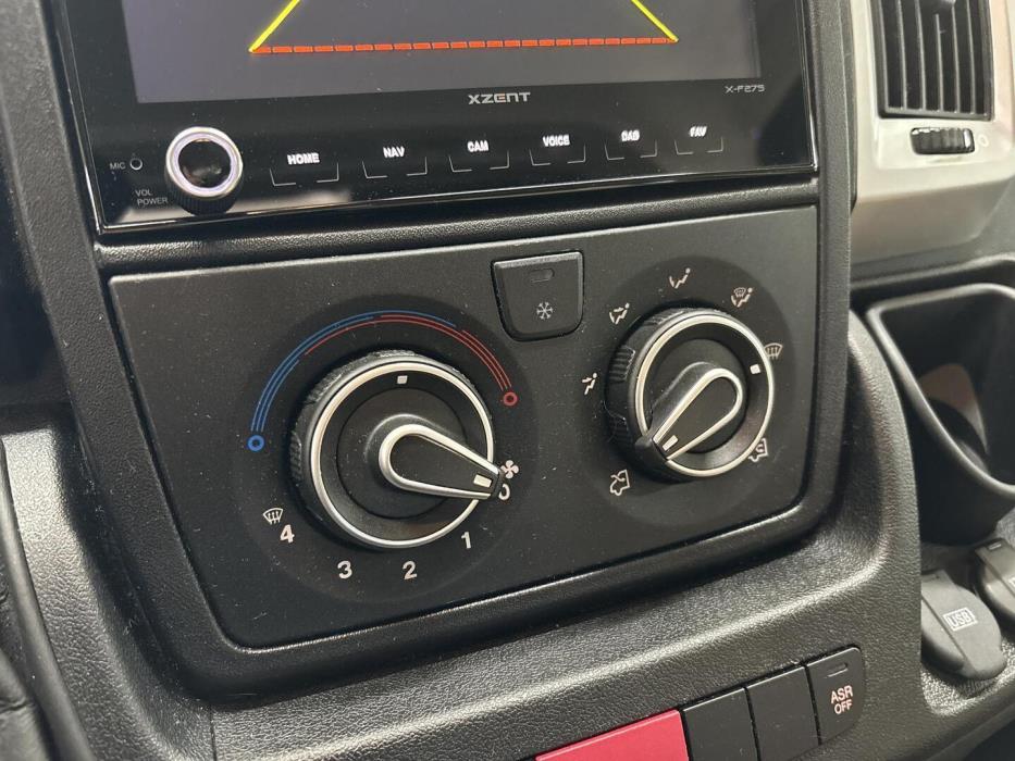 ROADCAR VAN R 601 2022