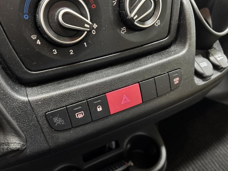 ROADCAR VAN R 601 2022