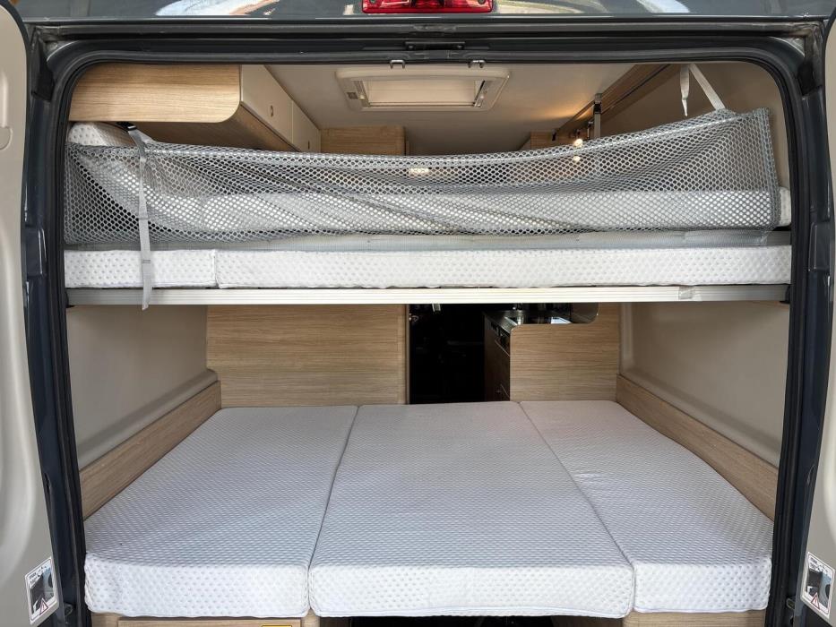 ROADCAR VAN R 601 2022