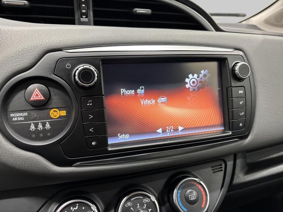TOYOTA Yaris 2015