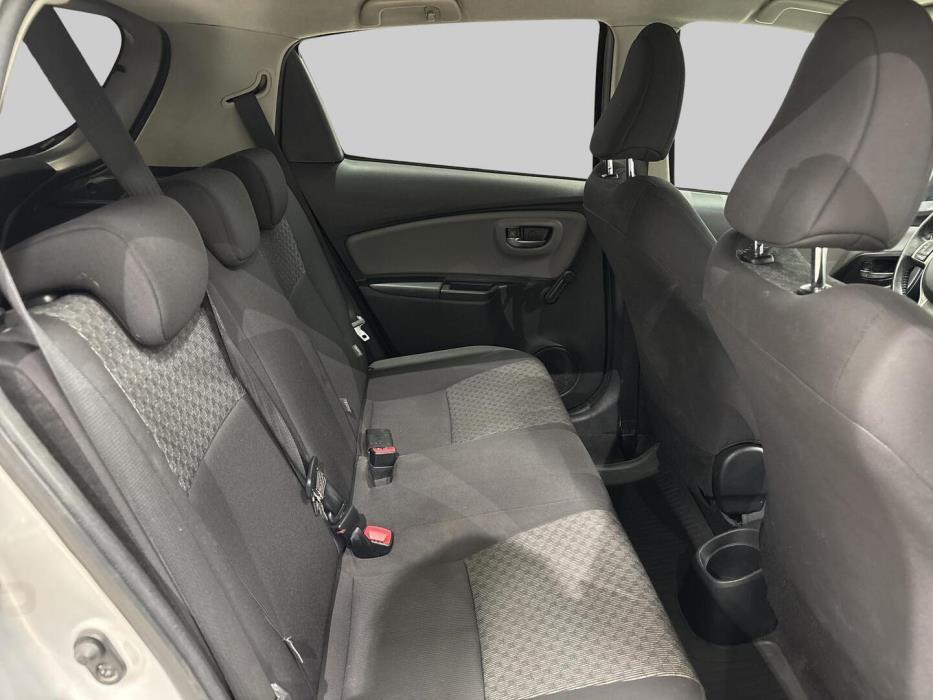 TOYOTA Yaris 2015