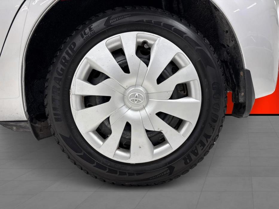 TOYOTA Yaris 2015