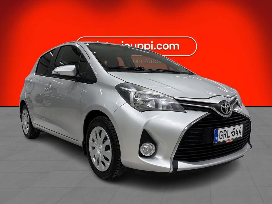 TOYOTA Yaris 2015