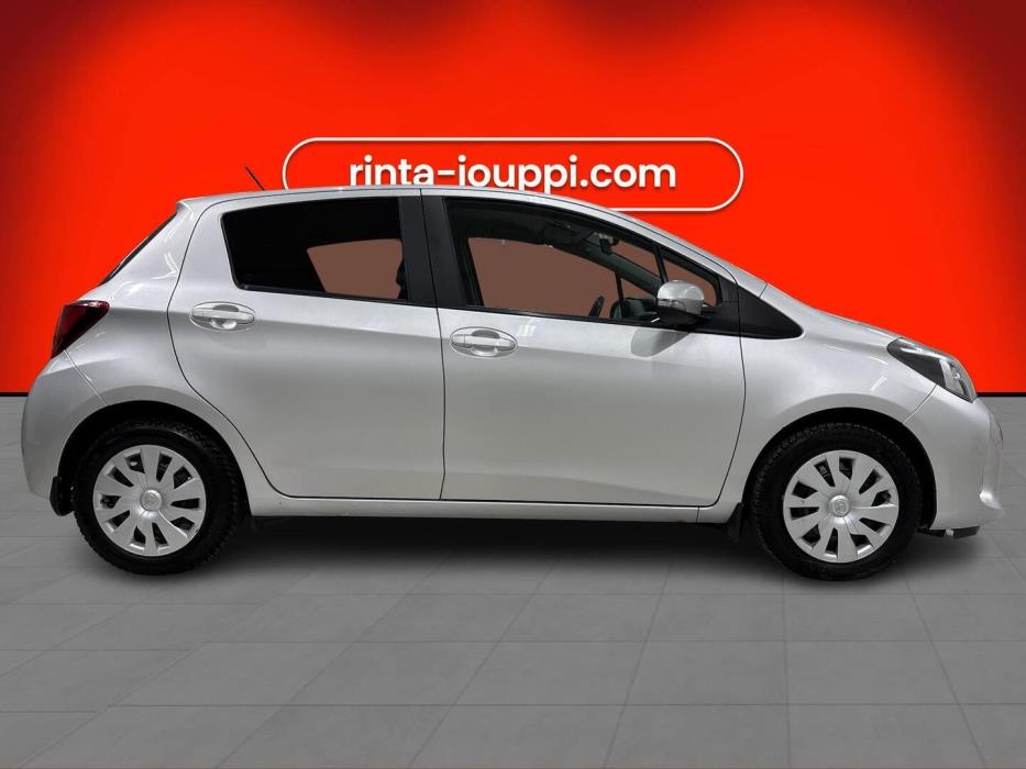 TOYOTA Yaris 2015