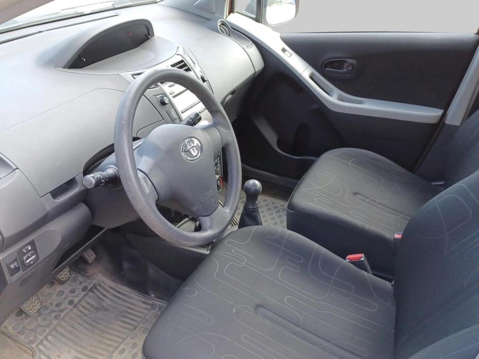 TOYOTA Yaris 2009