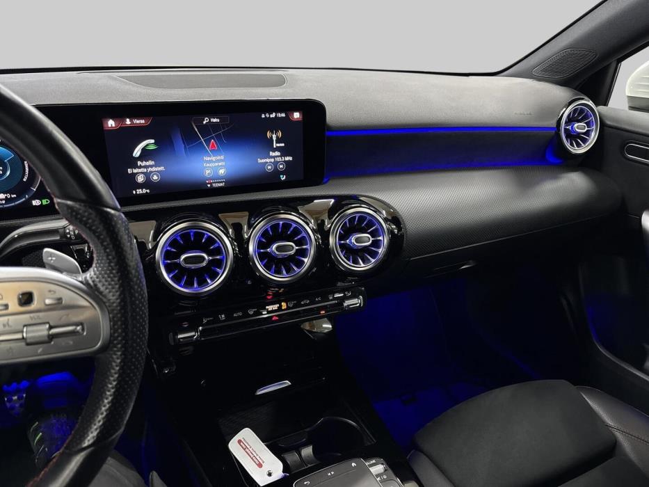 MERCEDES-BENZ A 2020