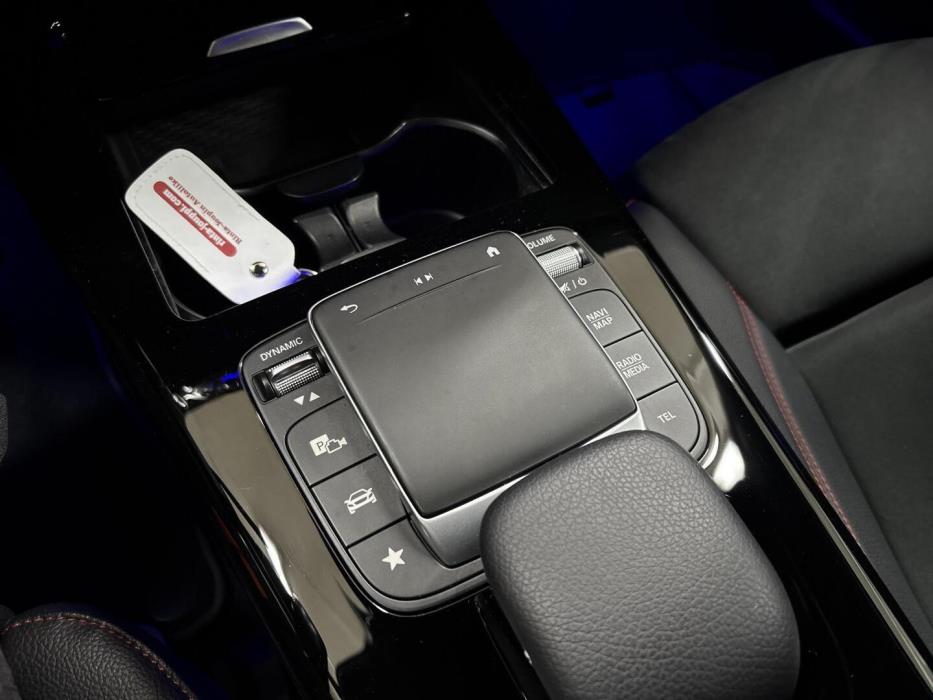 MERCEDES-BENZ A 2020