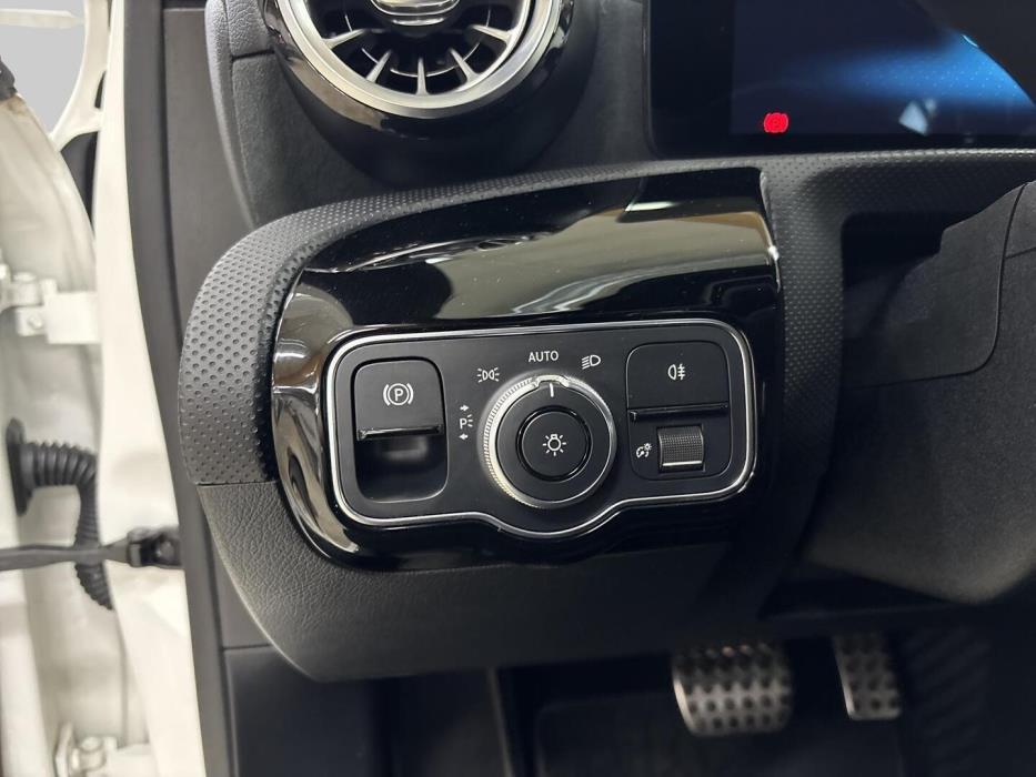 MERCEDES-BENZ A 2020