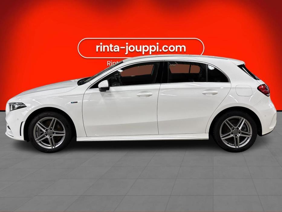 MERCEDES-BENZ A 2020