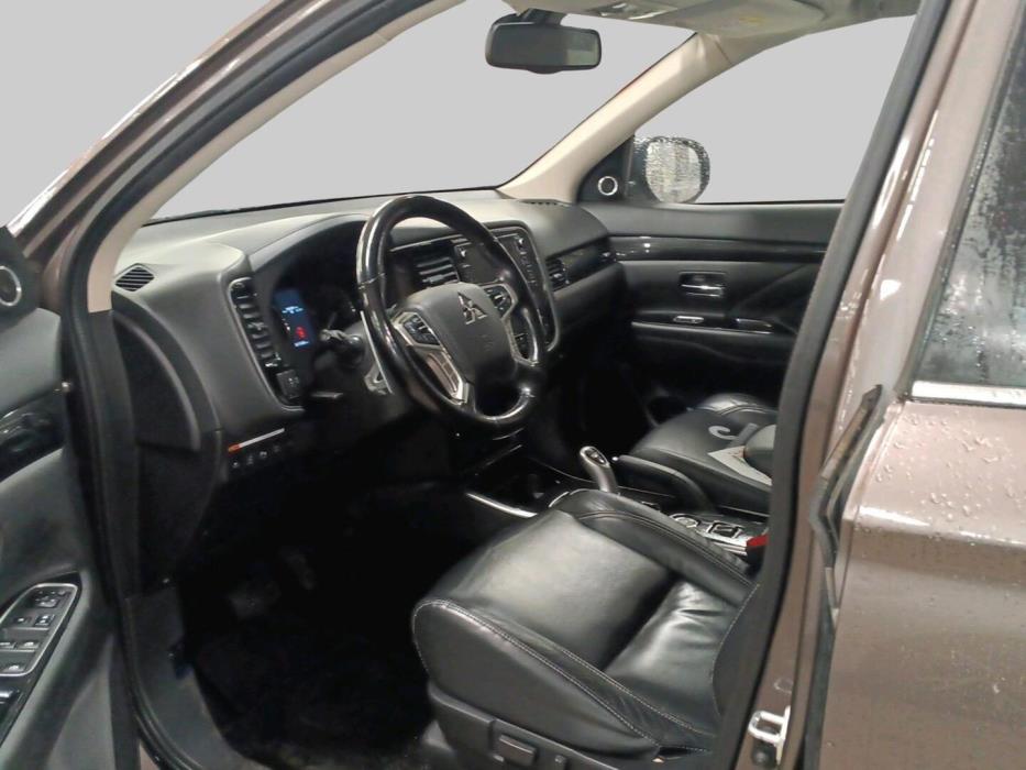 MITSUBISHI Outlander PHEV 2016