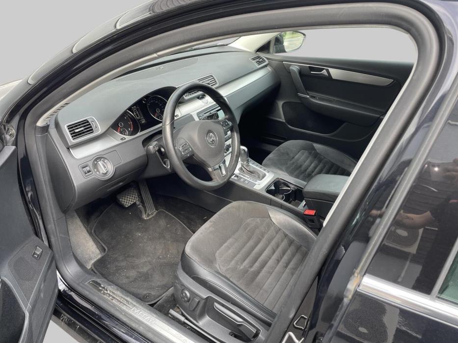 VOLKSWAGEN Passat 2012