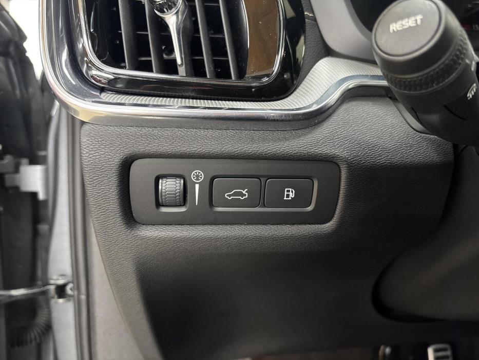 VOLVO V60 2020