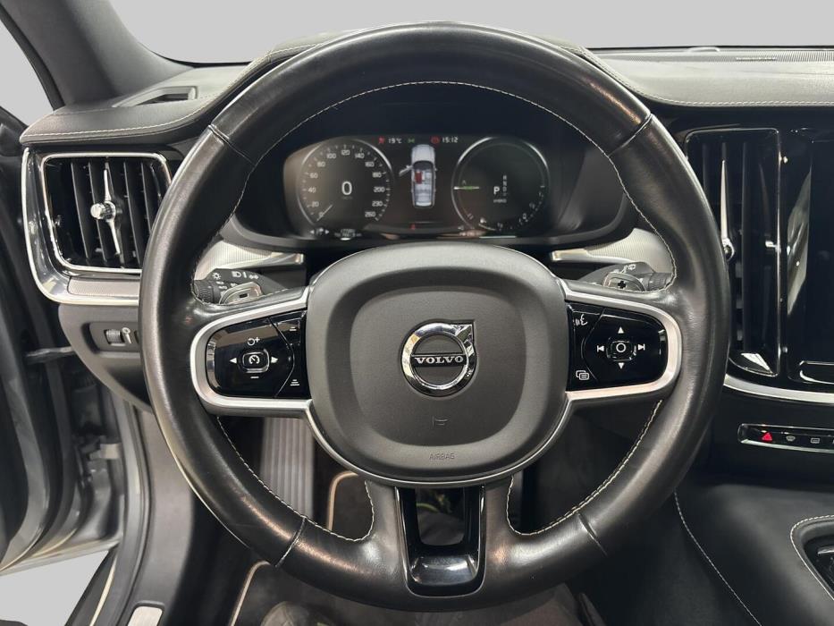 VOLVO V60 2020