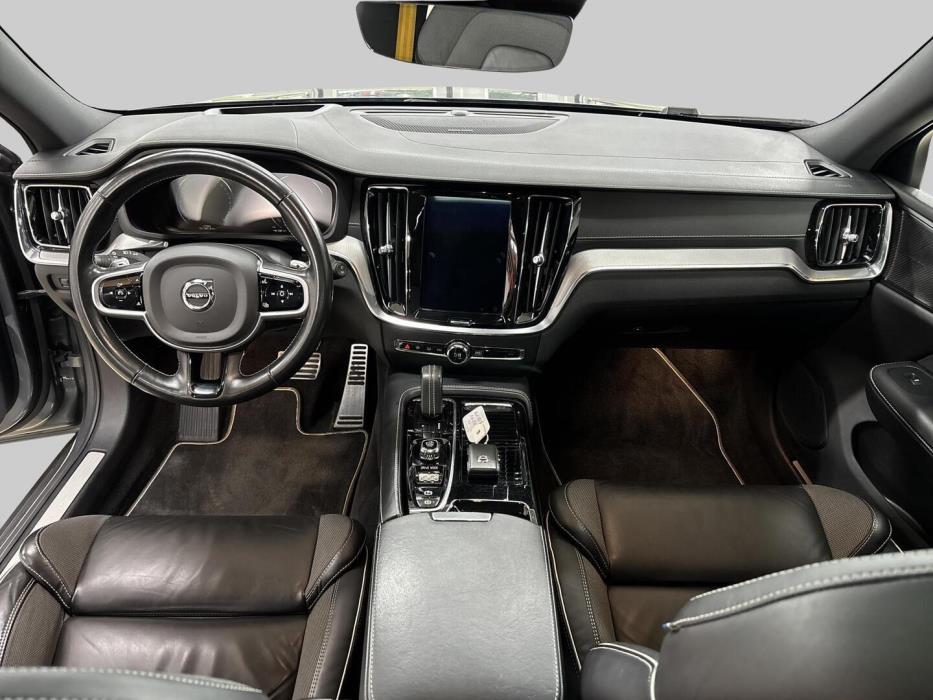 VOLVO V60 2020