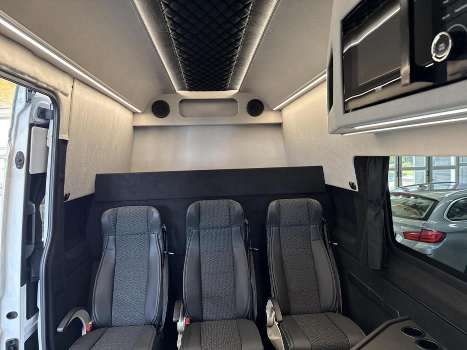 VOLKSWAGEN Crafter 2025