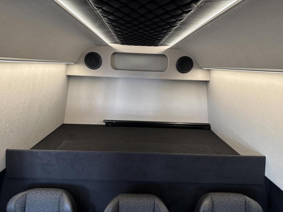 VOLKSWAGEN Crafter 2025